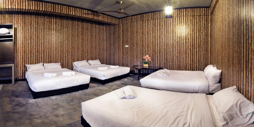 Hs Farm Waterpark Hotel Muar Quarto foto
