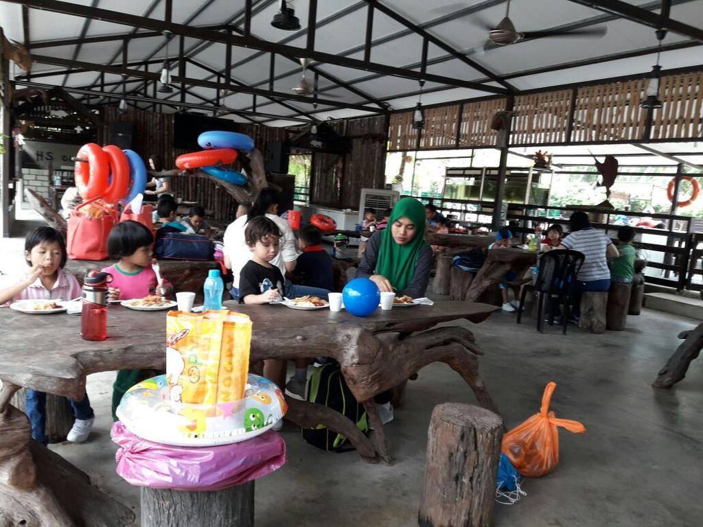 Hs Farm Waterpark Hotel Muar Exterior foto