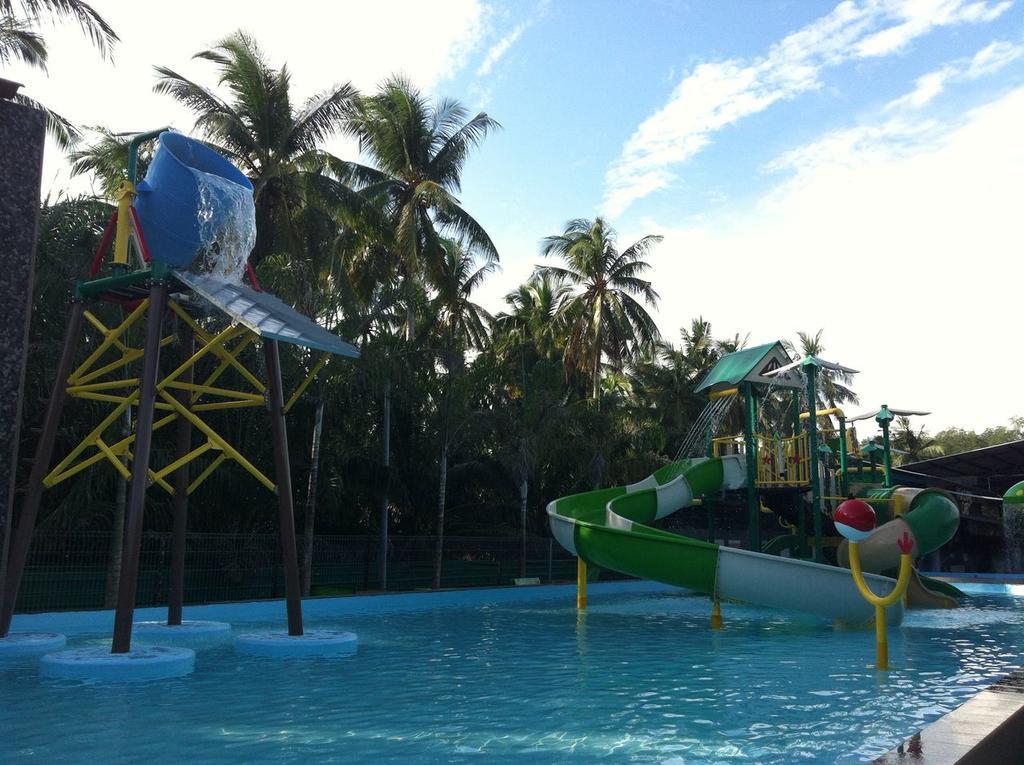 Hs Farm Waterpark Hotel Muar Exterior foto